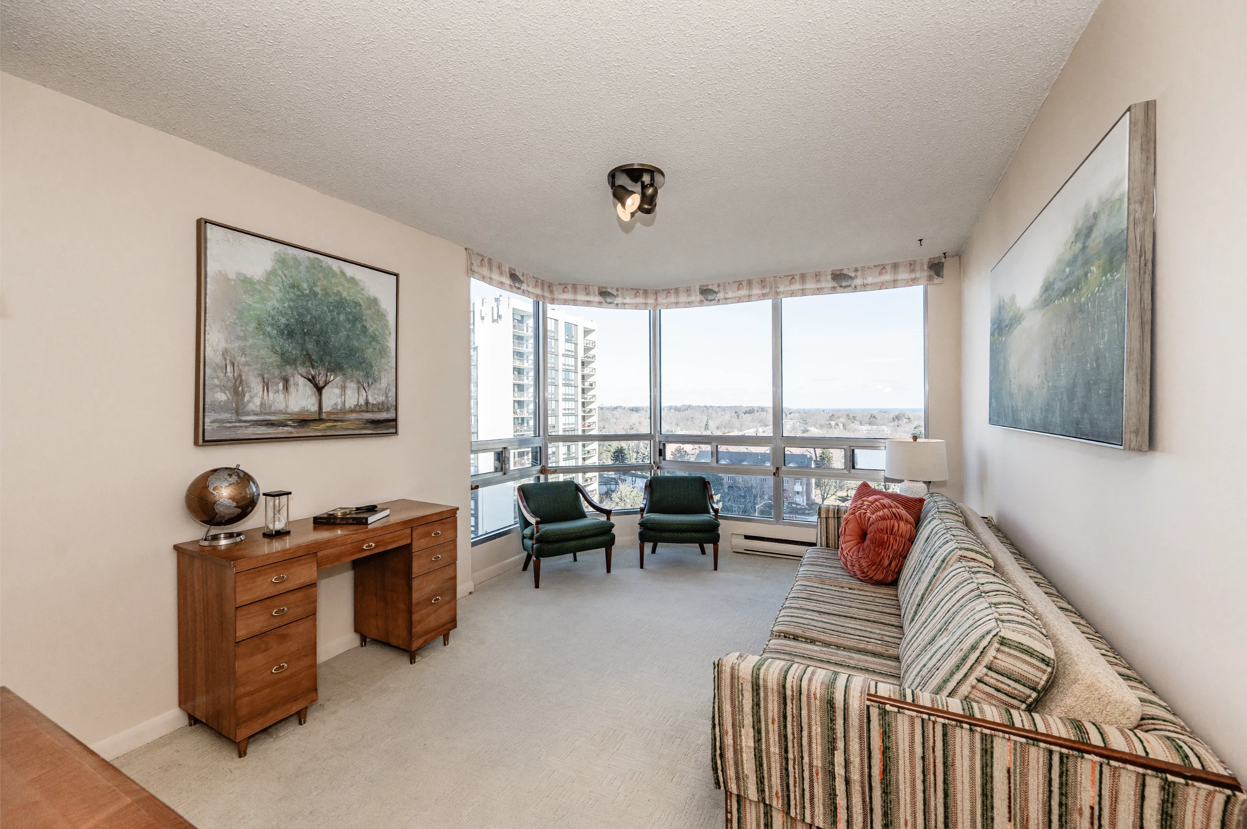 Waterfront Lakeside Condo
