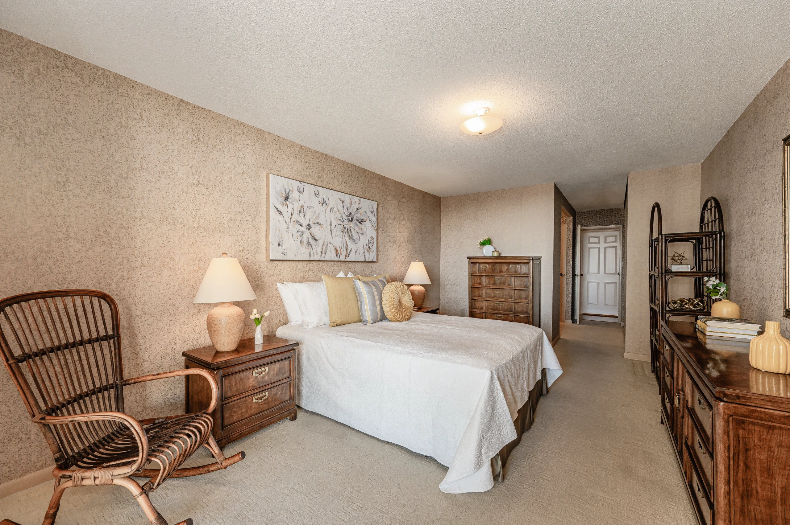 Waterfront Lakeside Condo