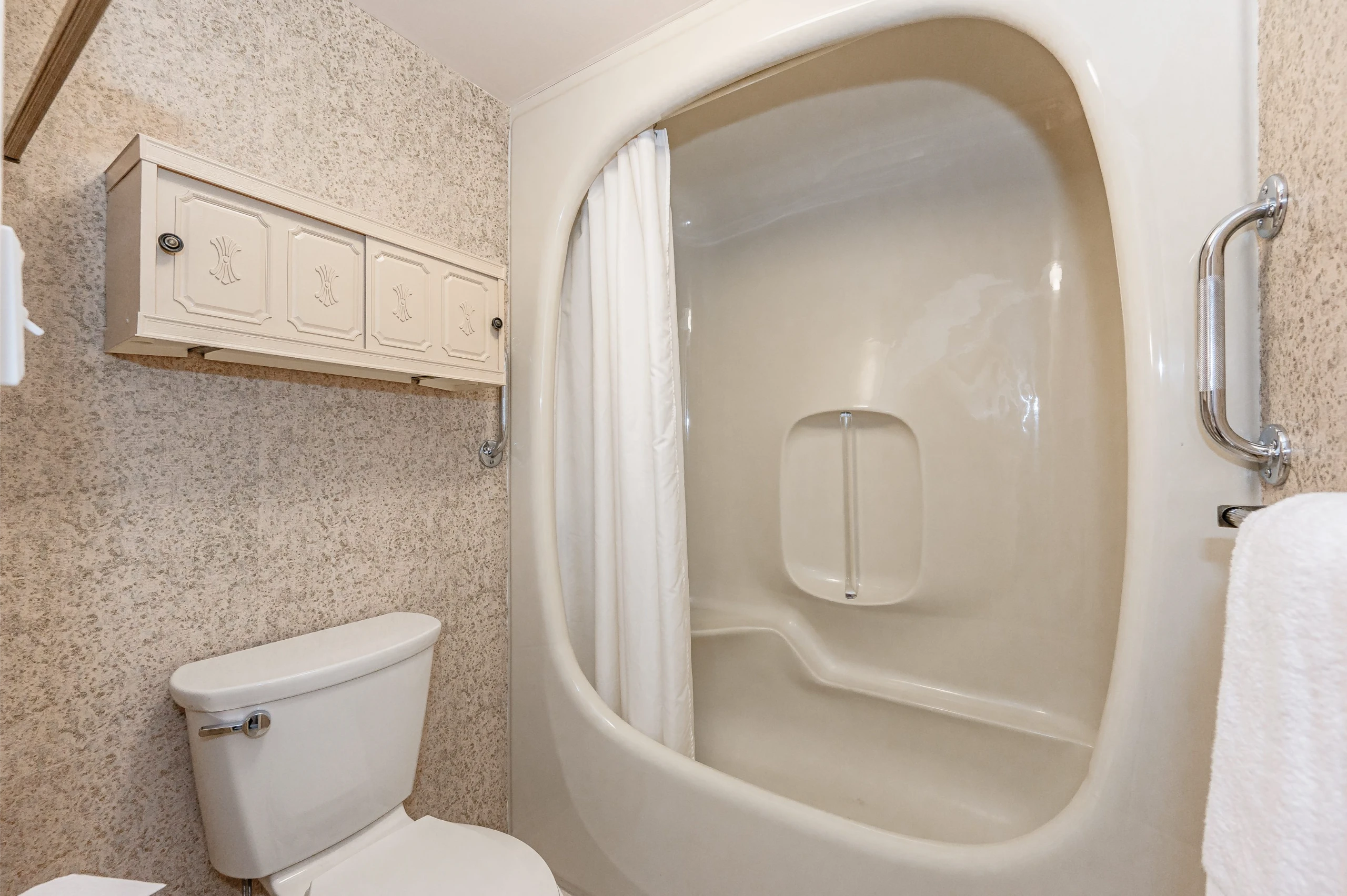 Waterfront Lakeside Condo