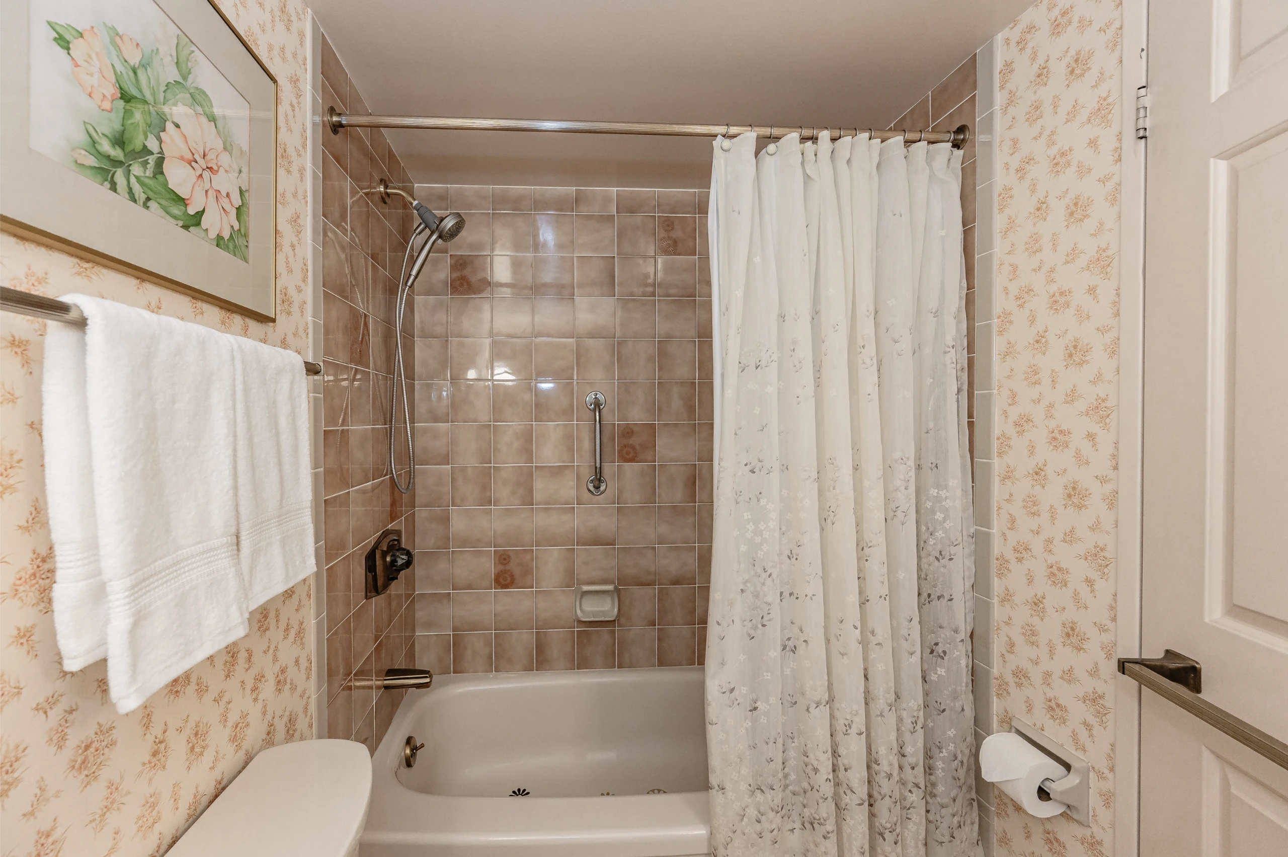 Waterfront Lakeside Condo