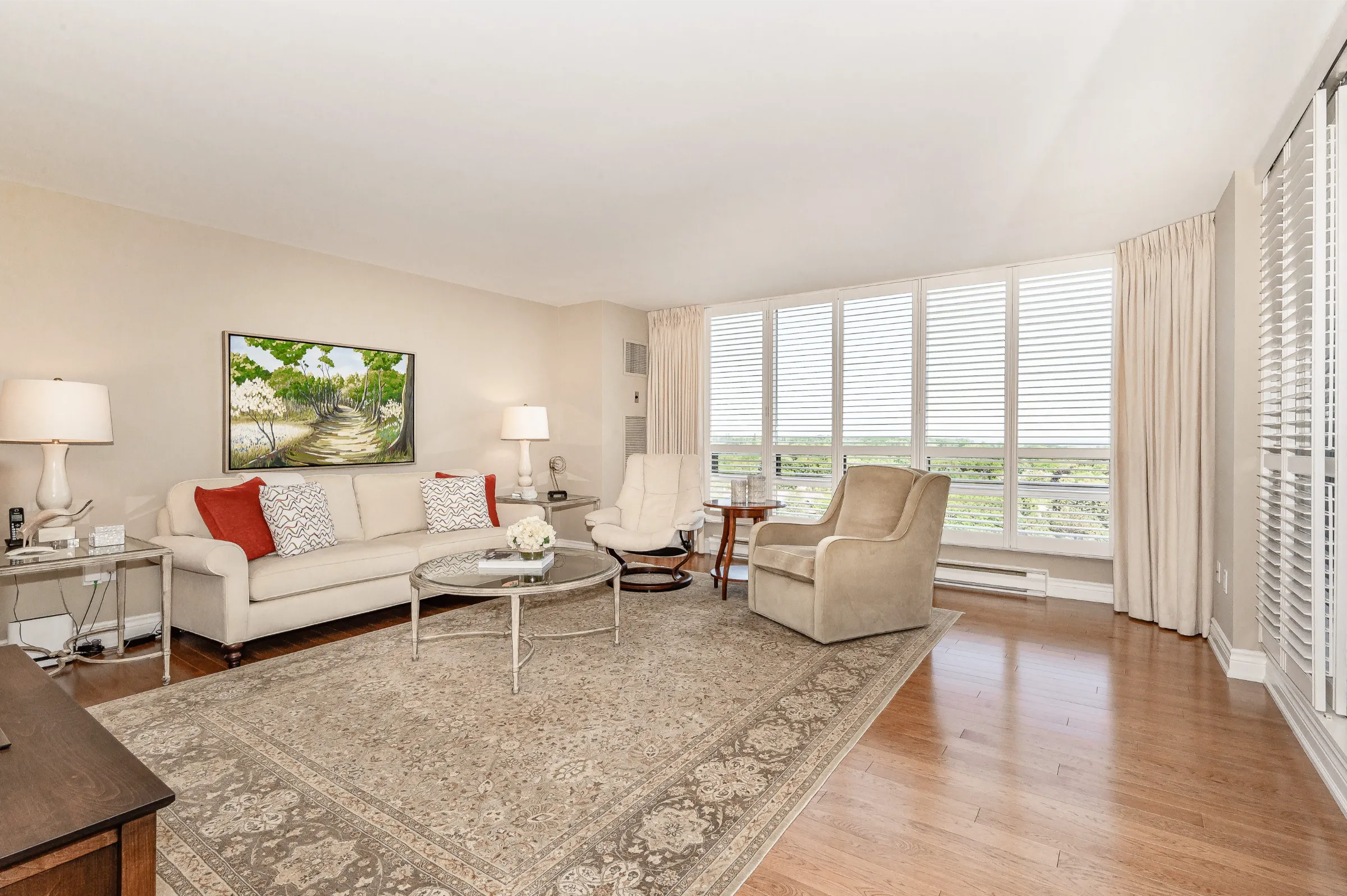 Luxury lakeside condo