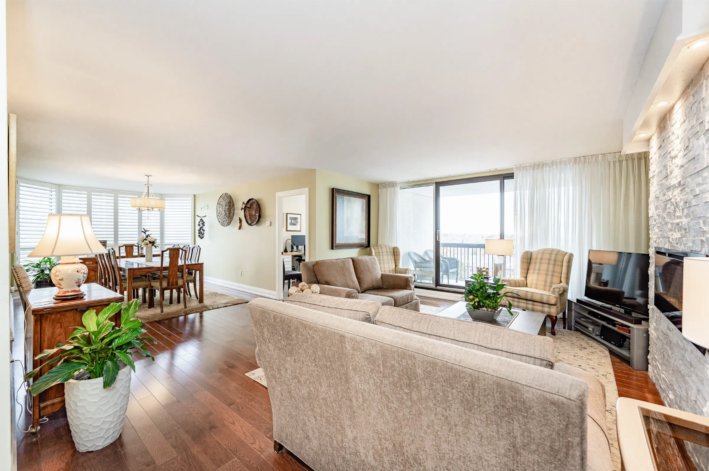 Renovated Lakeside Condo