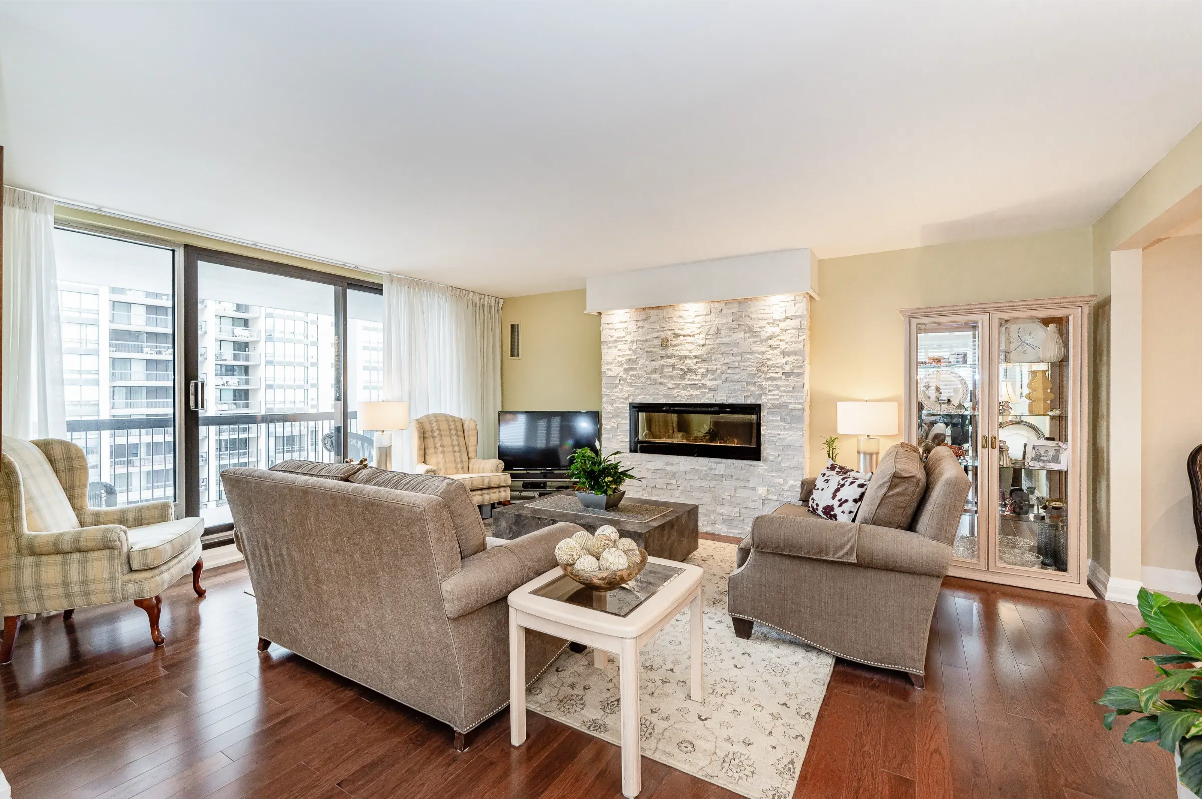 Renovated Lakeside Condo