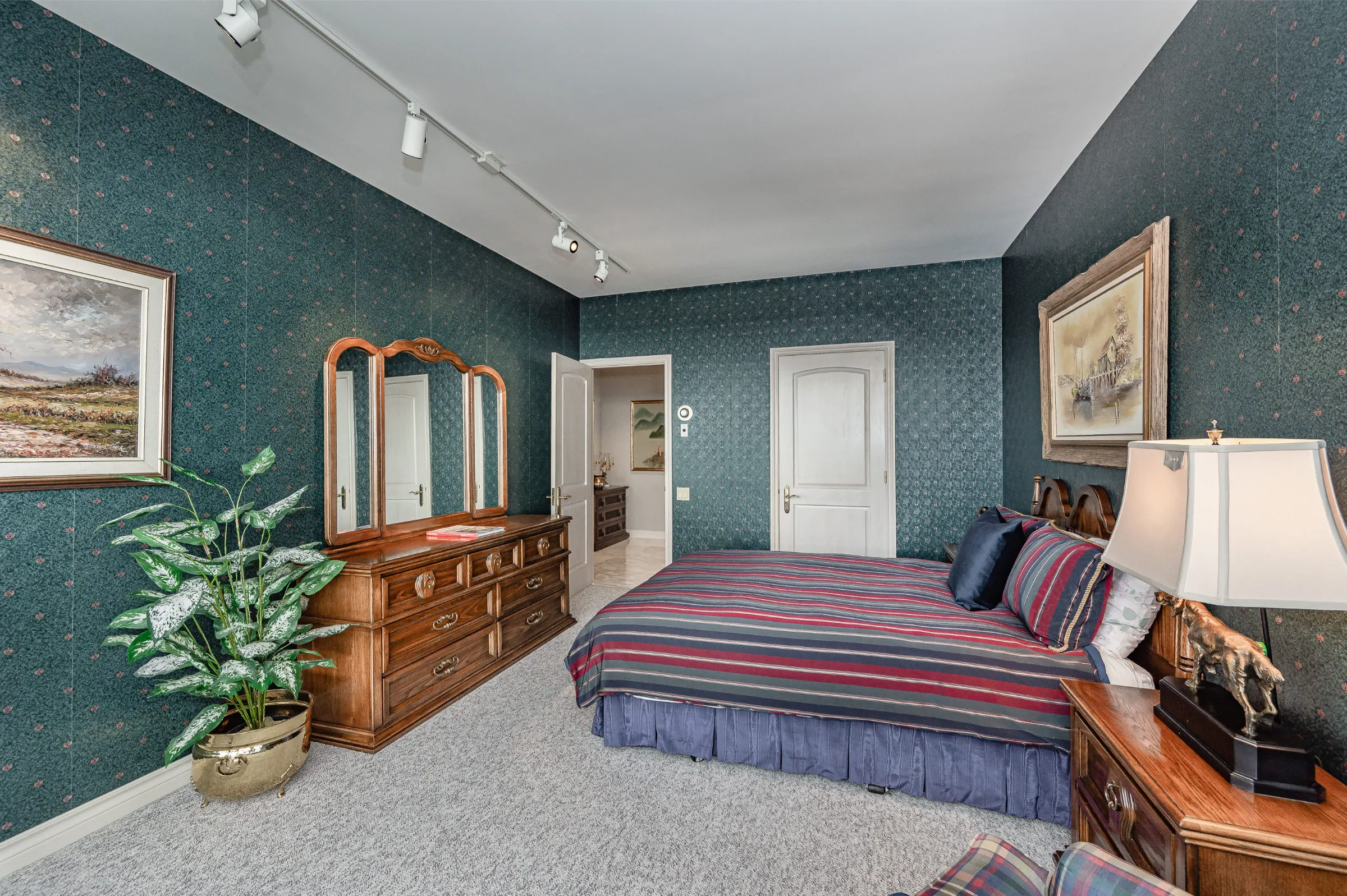 Luxury Lakeside Living