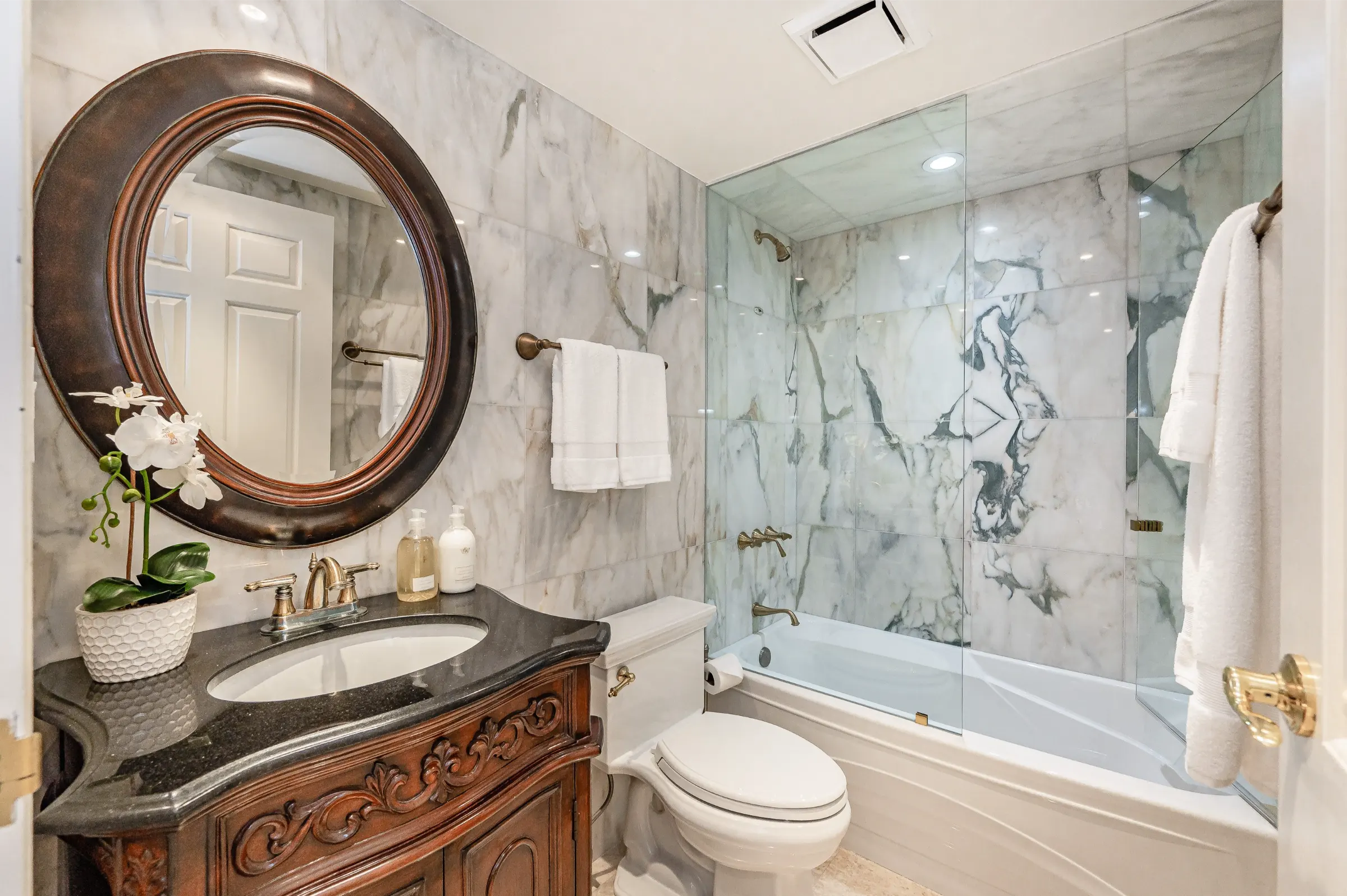 Luxury lakefront condo