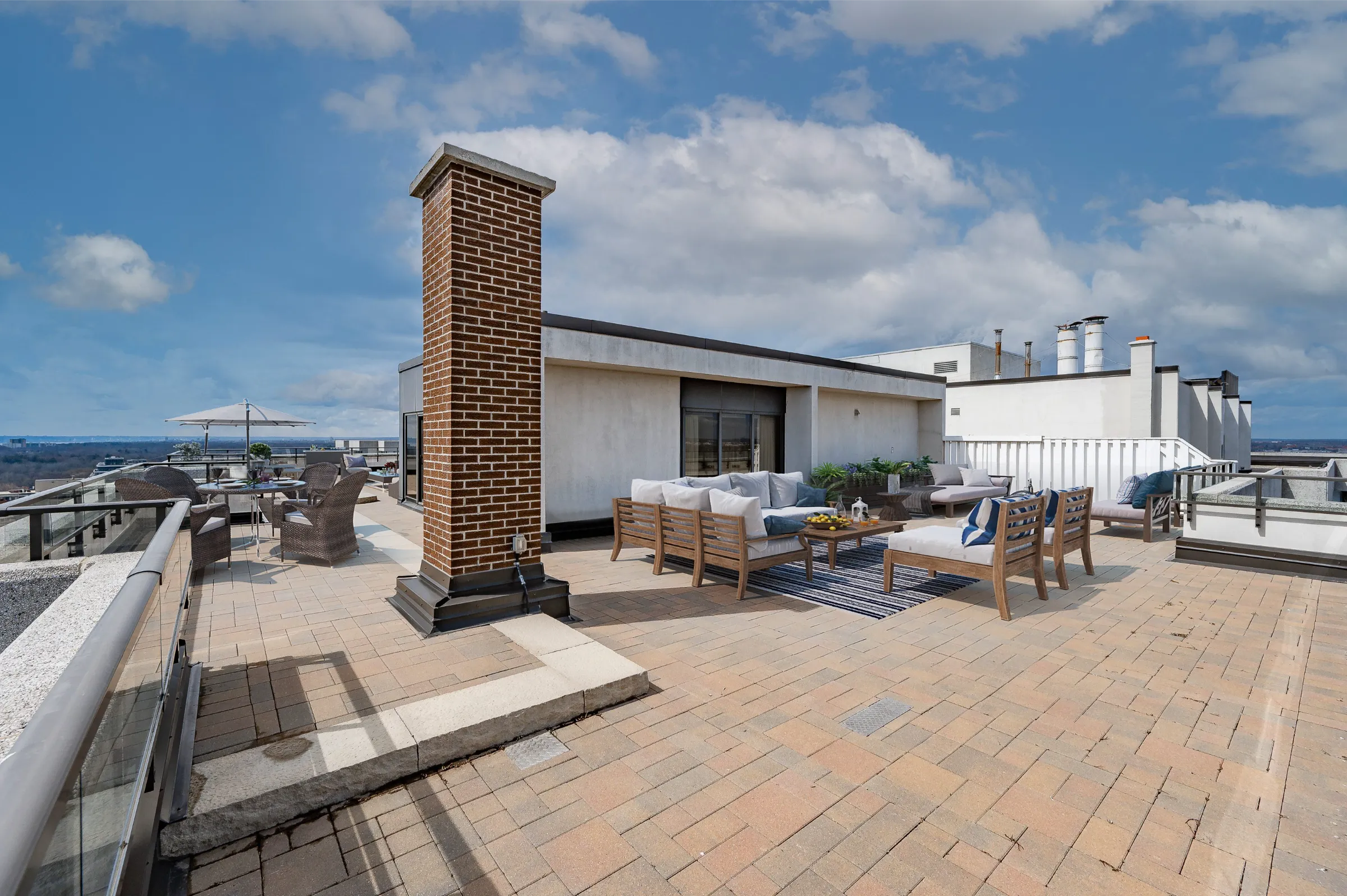 Luxury Lakeside Living