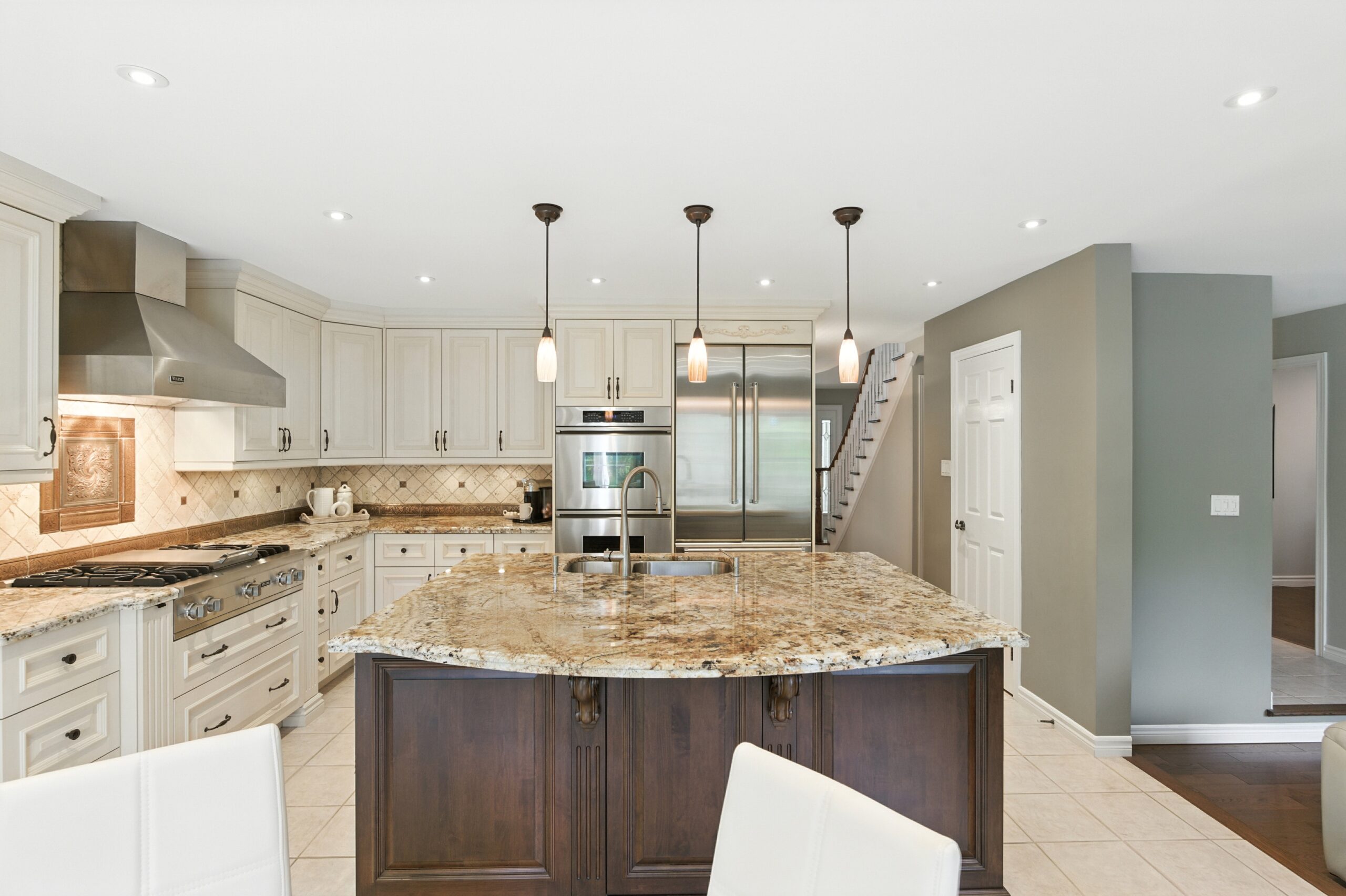 Updated Glen Abbey Home