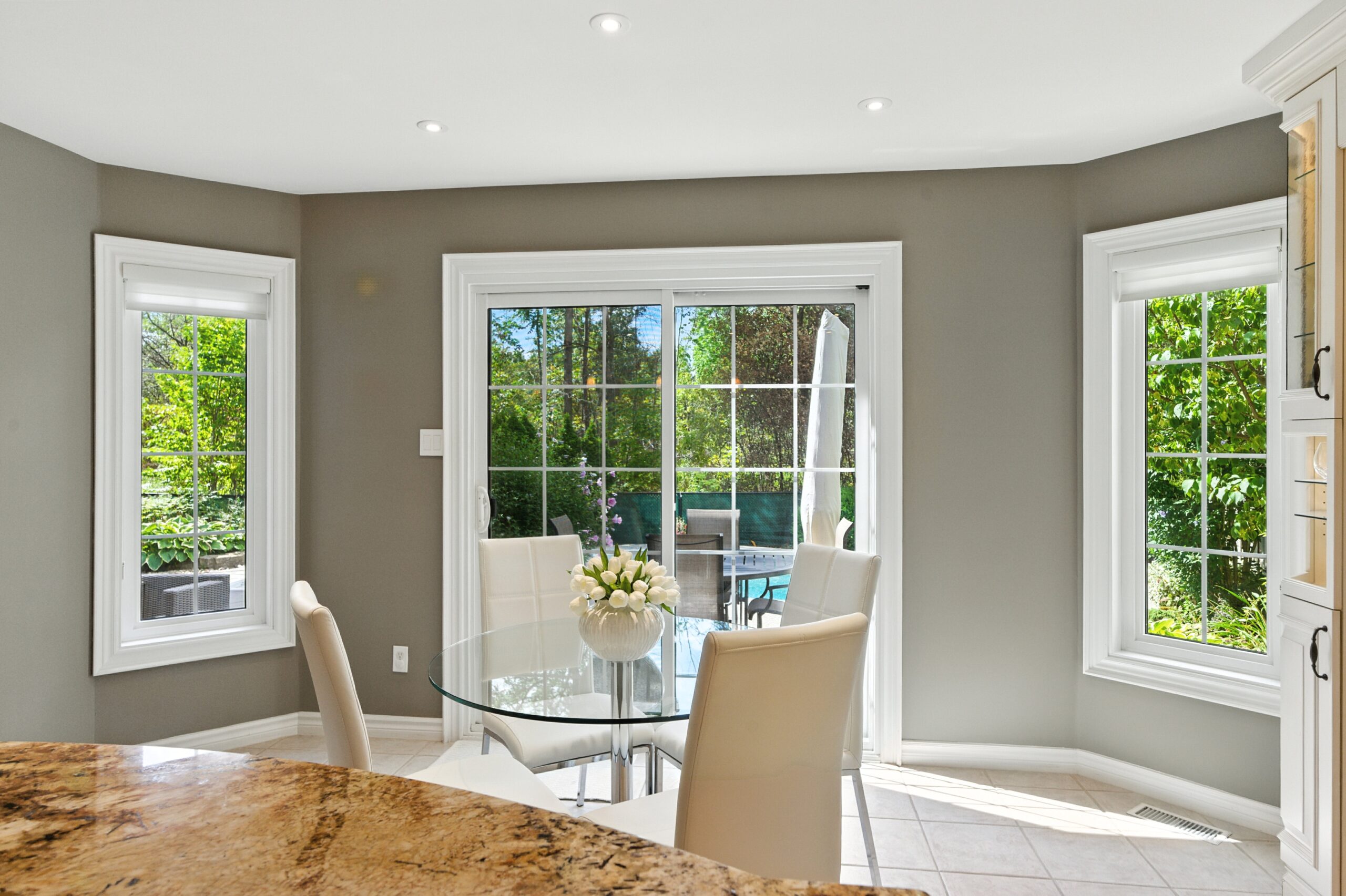 Updated Glen Abbey Home