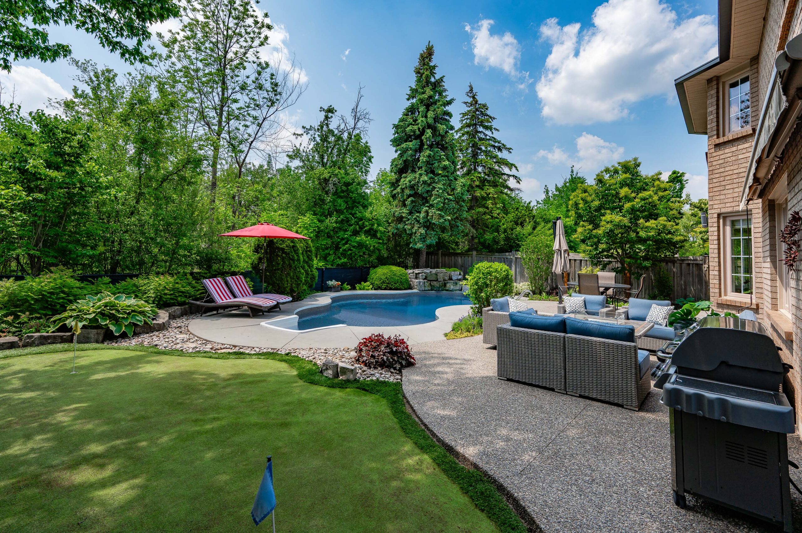 Updated Glen Abbey Home