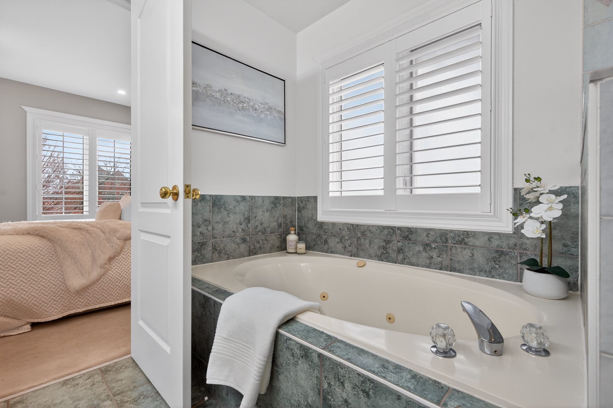 Updated River Oaks Home